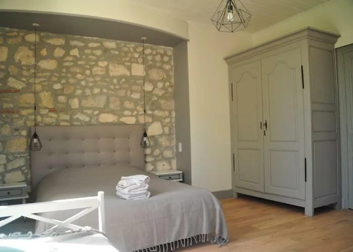 Loustalneou Bed and Breakfast 3*